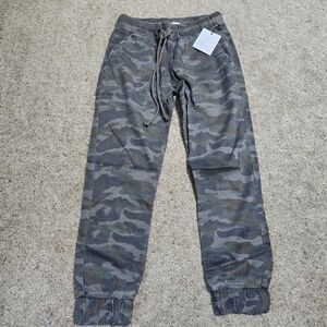 NWT Bella Dahl Camo Jogger Pants